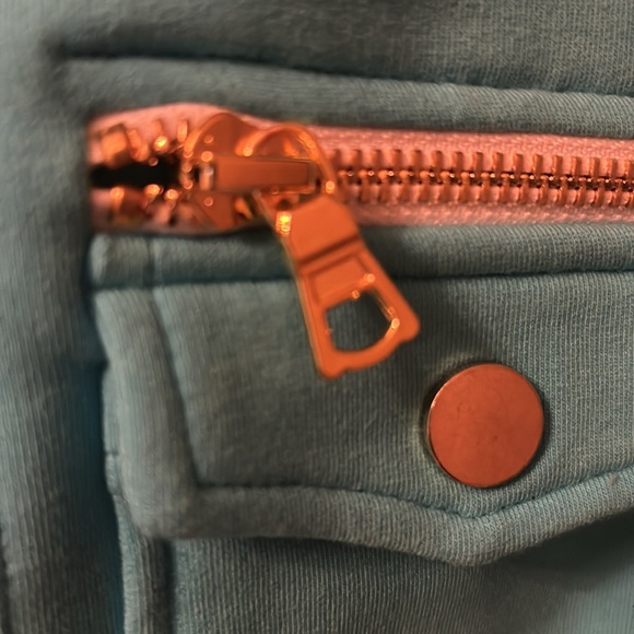 Boston Proper golf tank with gold hardware and zippers. - Picture 4 of 6